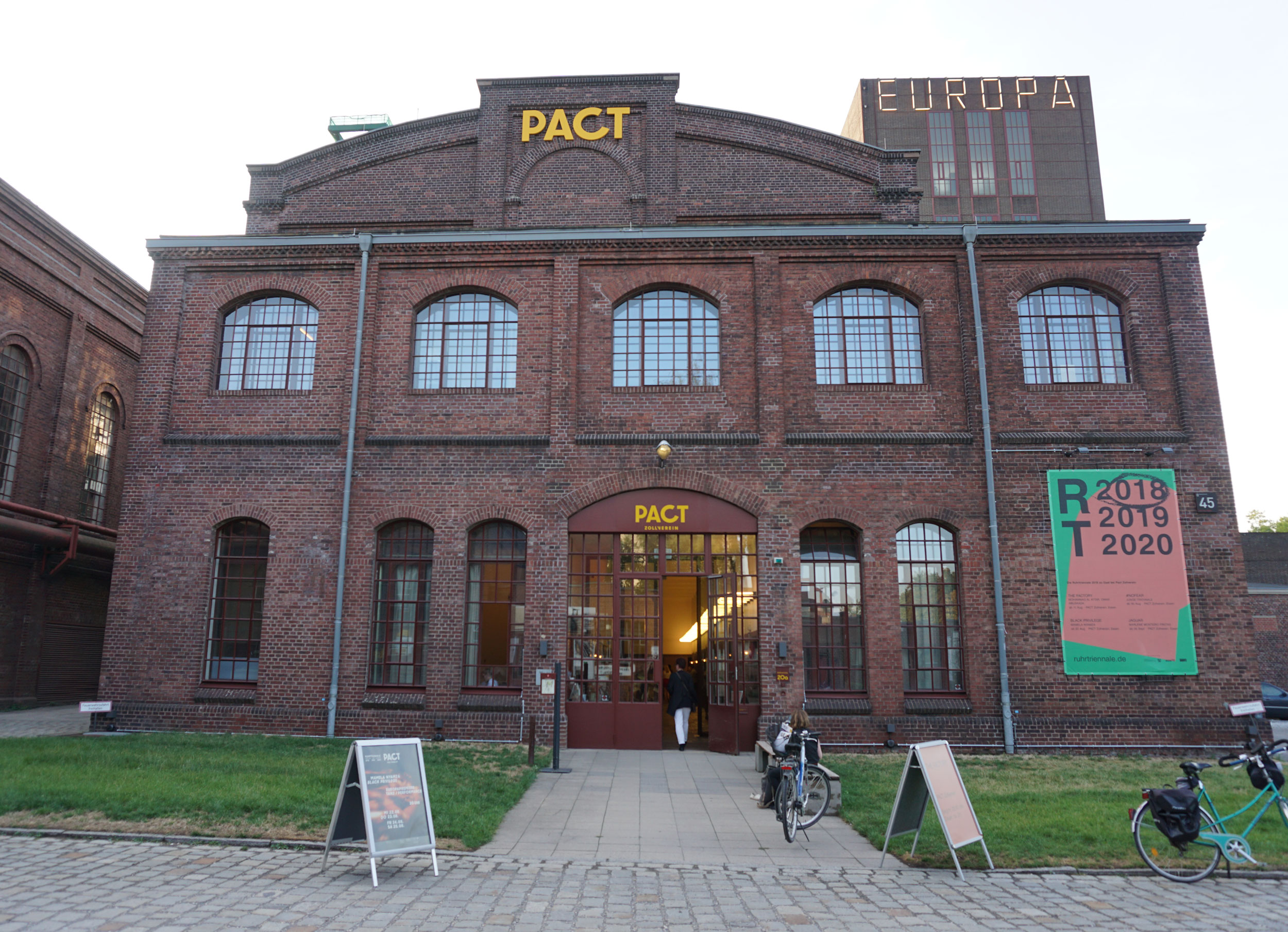 Architektur und Raum für die Aufführungskünste